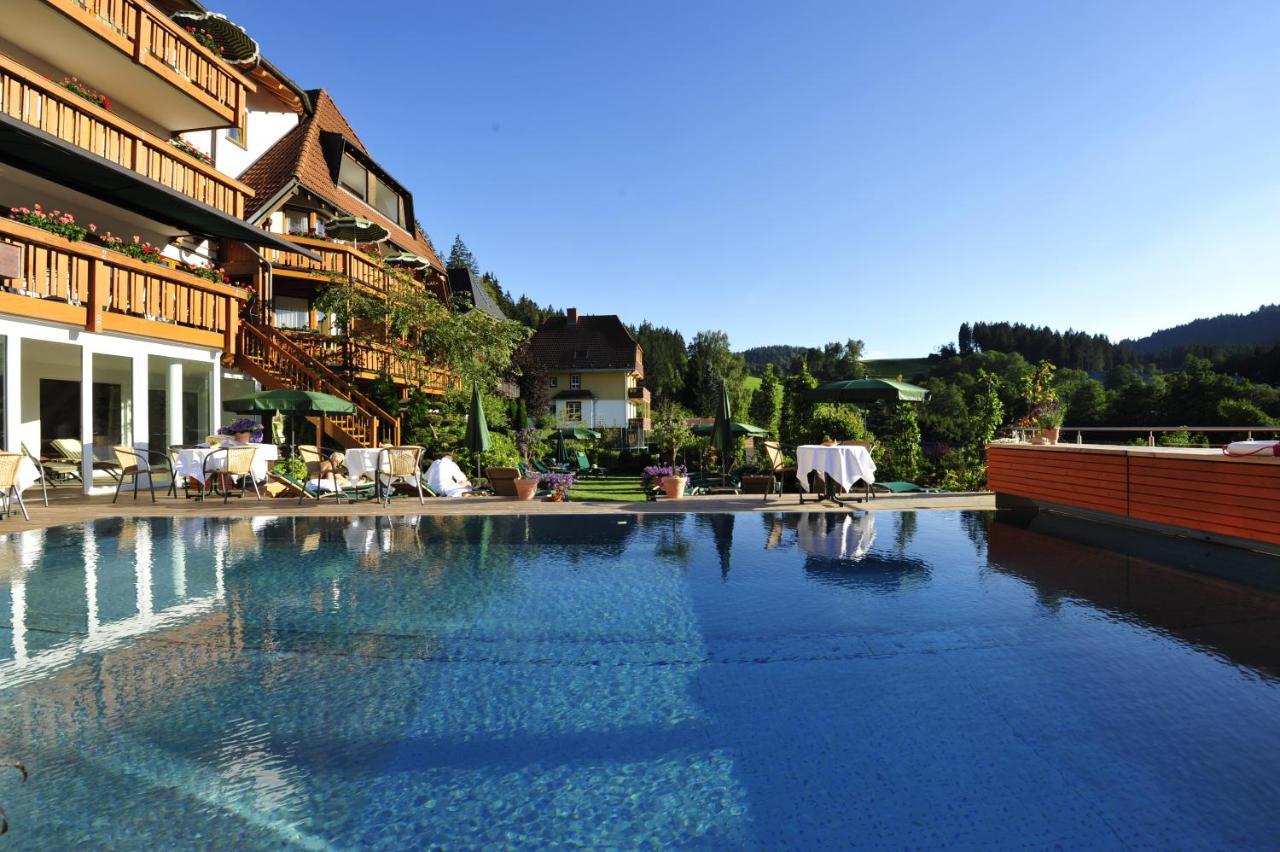 Erfurths Bergfried Ferien&Wellnesshotel Hinterzarten Exterior foto